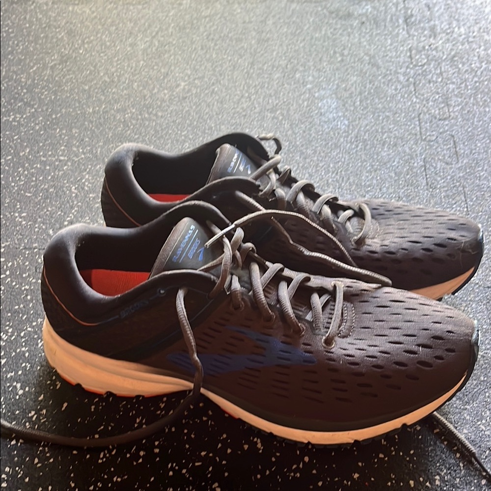 Brooks Ravenna 9  Men size 10.5 Men's Dark Navy running shoes